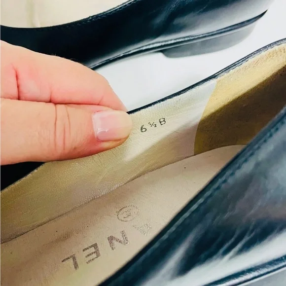 Authentic Chanel -Black Flats - Leather - Classic - Picture 6 of 13